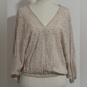 Entro Ditsy Puff Sleeve. Faint Blush Wrap, Flowy Blouse Sz L